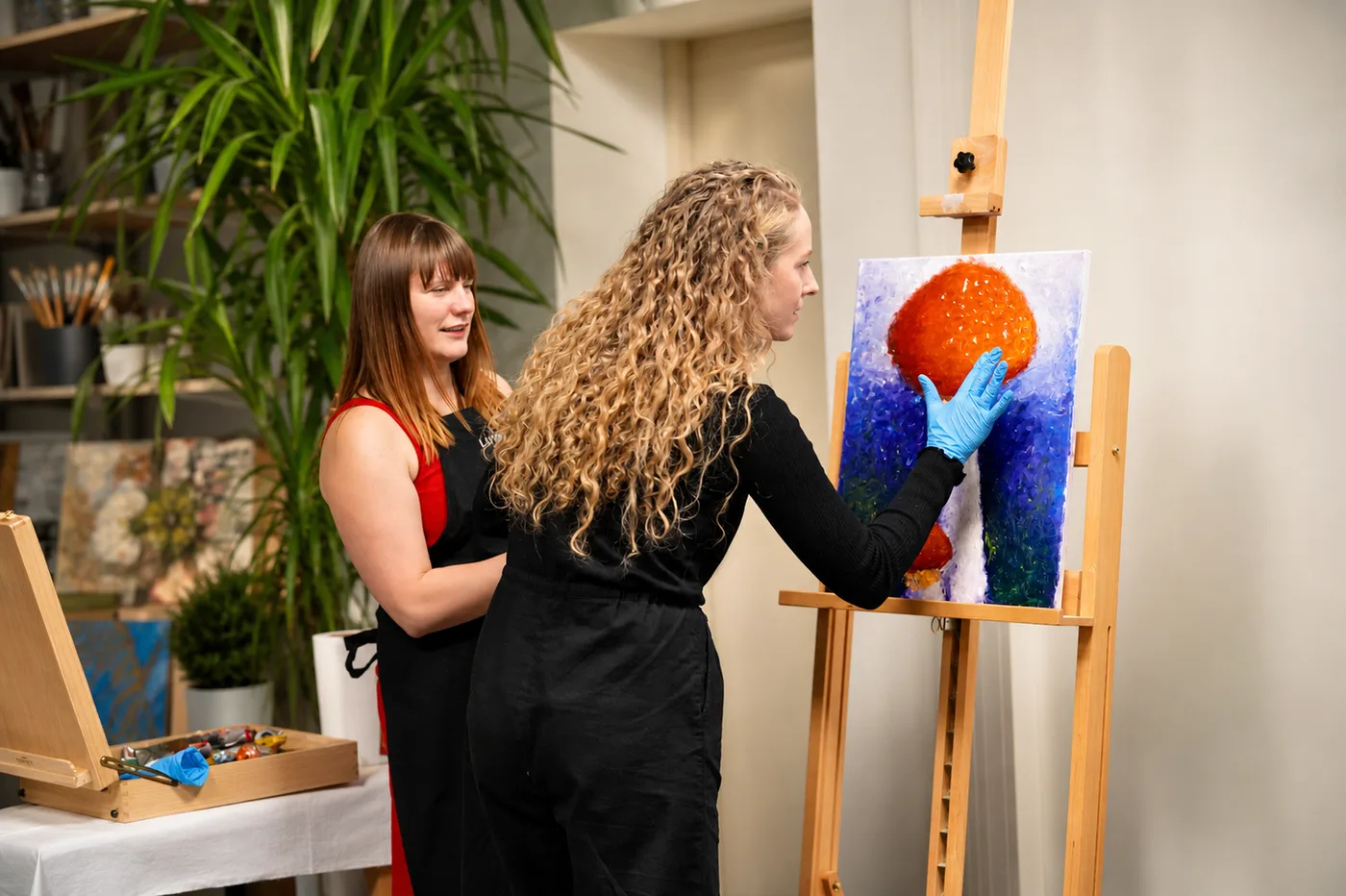 Keili Major Artist &ndash; Finger Painting studio DSC03024