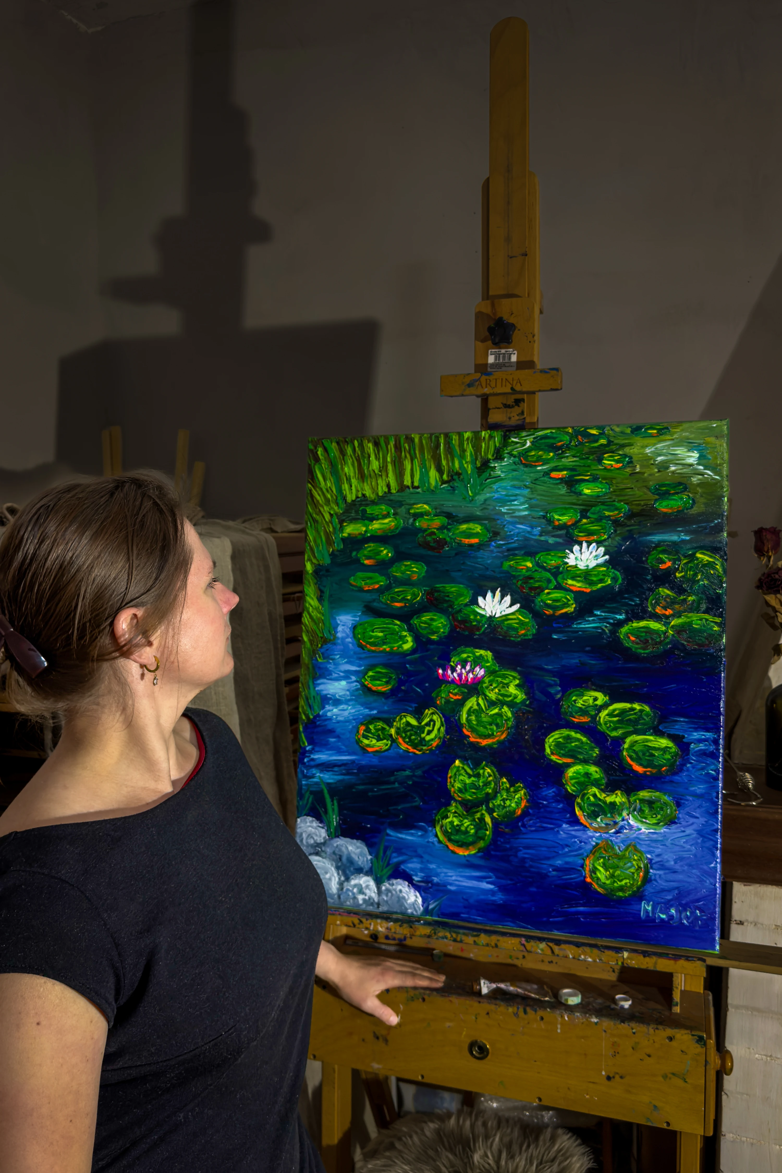 Keili Major — artiste estonienne de finger painting, basée à Garessio
