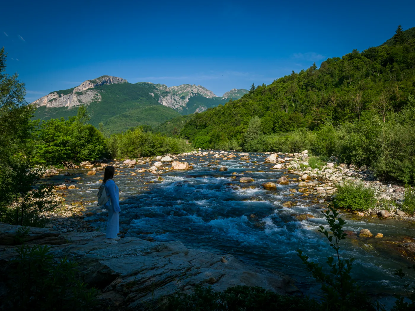 Keili Major al punto canonico di pittura sul fiume Tanaro, Garessio, giugno 2026