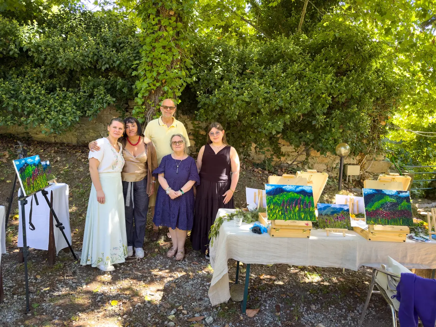 I partecipanti con i quadri finiti alla fine della mattinata, 30 agosto 2026